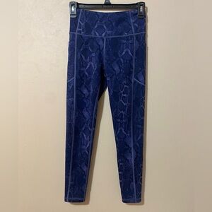 VICTORIA'S SECRET Flow On Point Leggings size 4